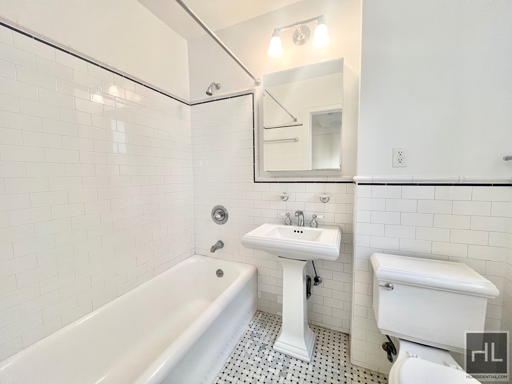 East 80th Street - Photo 8