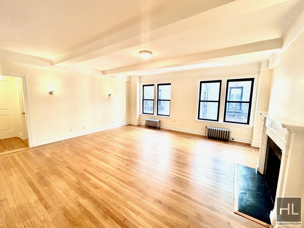 East 80th Street - Photo 7