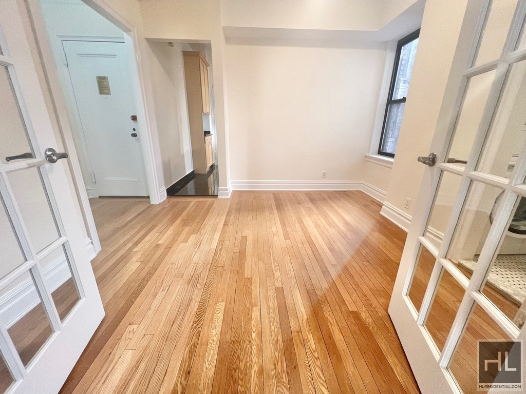 East 80th Street - Photo 10