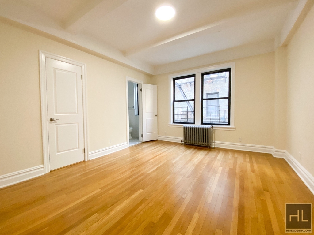 East 80th Street - Photo 2