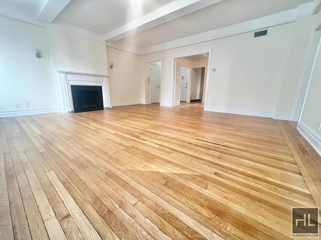 East 80th Street - Photo 12