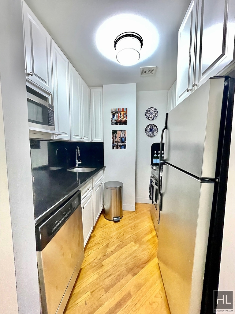 West 54th Street - Photo 2