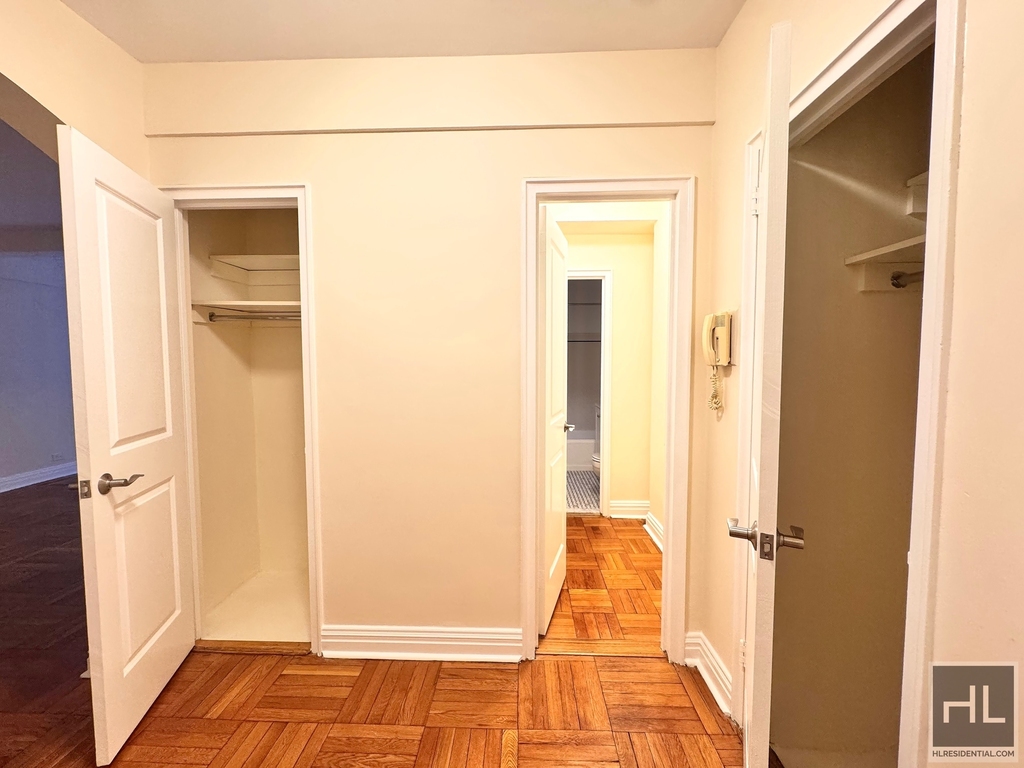 East 56 Street - Photo 1