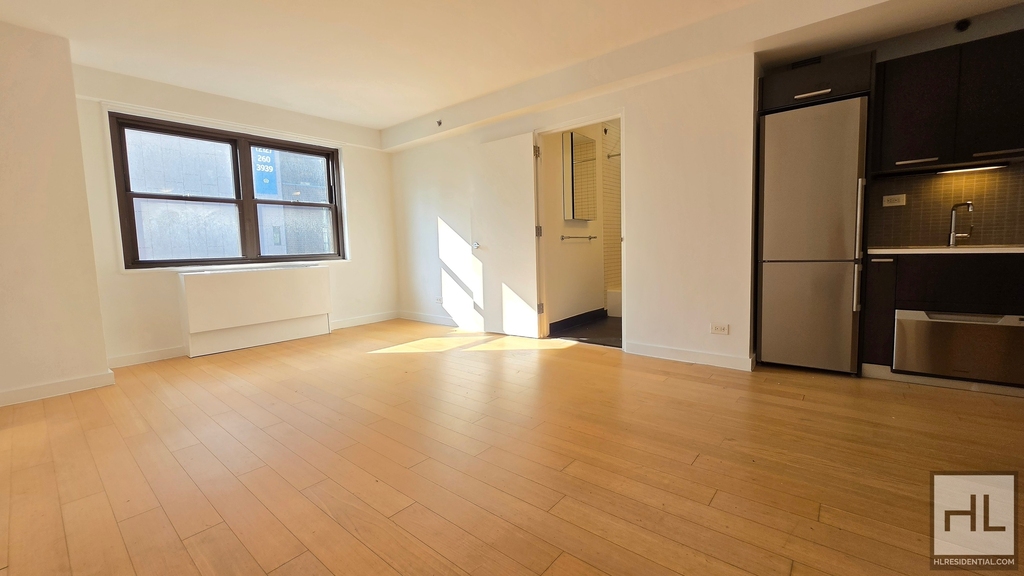 East 39th Street - Photo 2