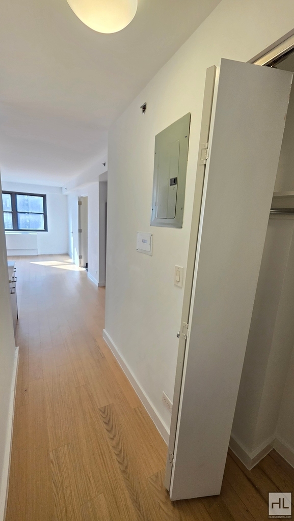 East 39th Street - Photo 4