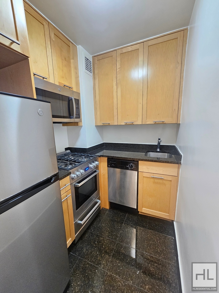 East 36 Street - Photo 2