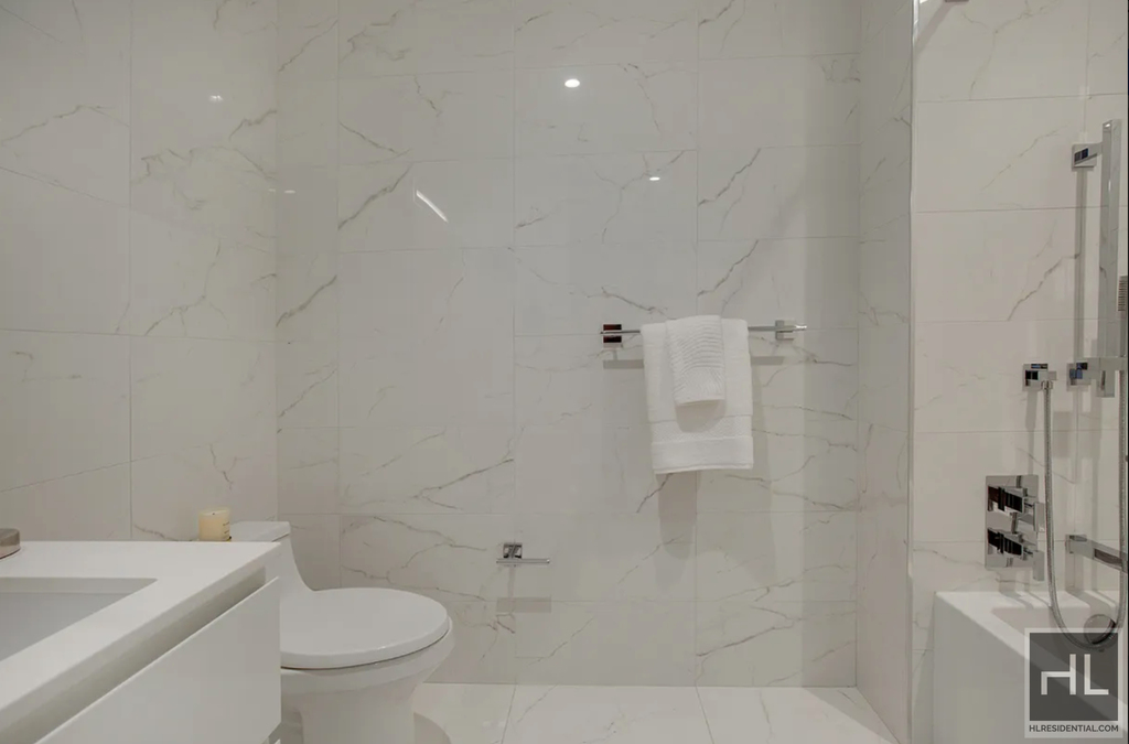 East 44th Street - Photo 4