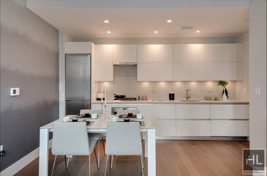 East 44th Street - Photo 2