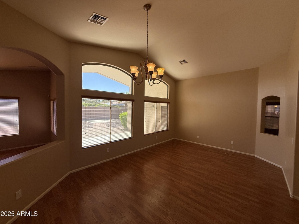 2321 W Straight Arrow Lane - Photo 4