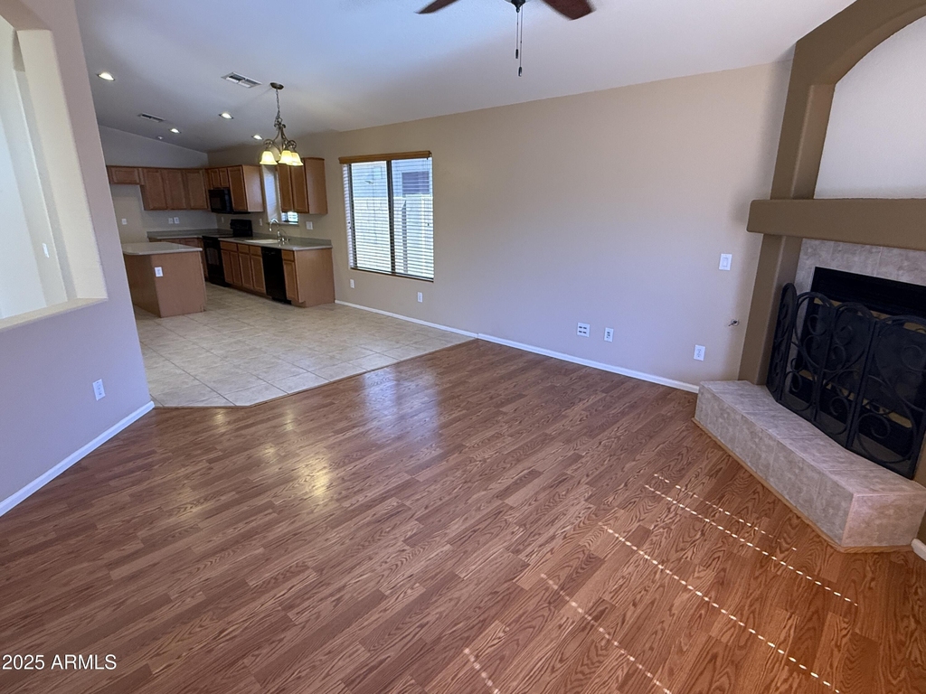 2321 W Straight Arrow Lane - Photo 16