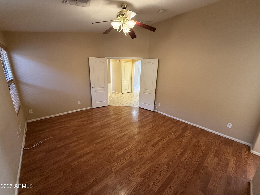 2321 W Straight Arrow Lane - Photo 19