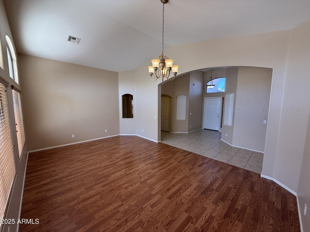 2321 W Straight Arrow Lane - Photo 5