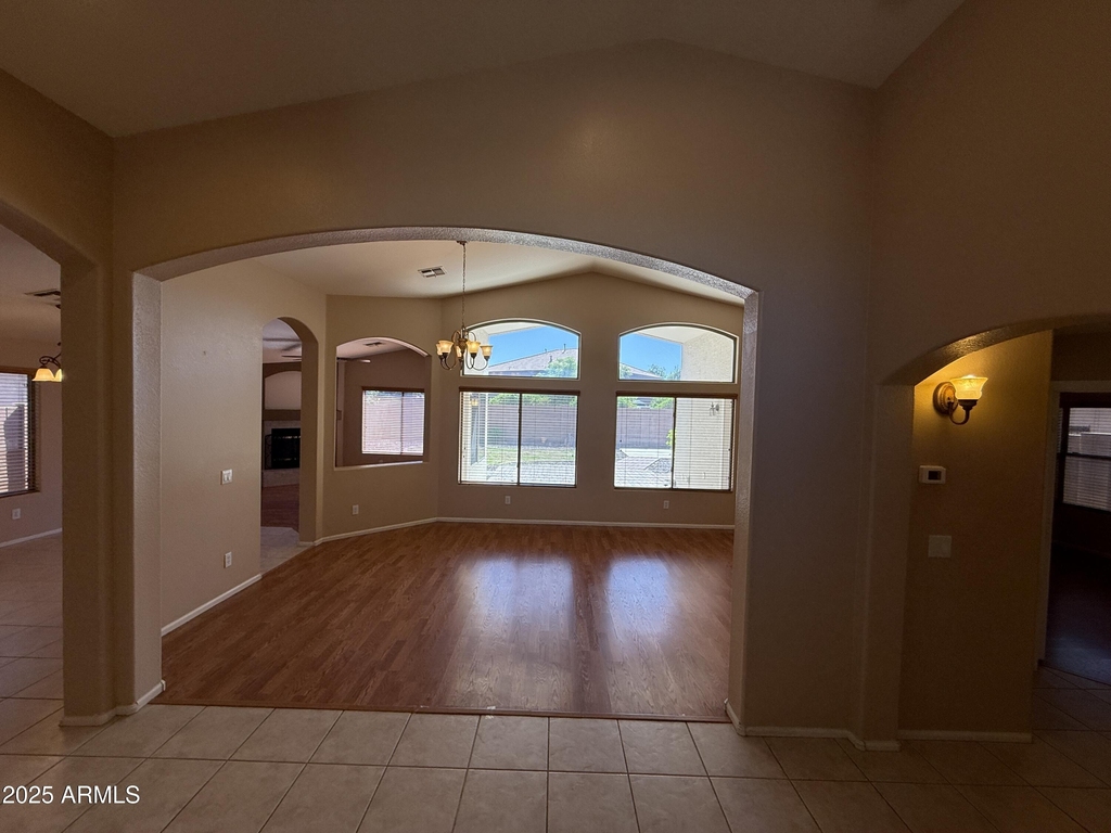 2321 W Straight Arrow Lane - Photo 3
