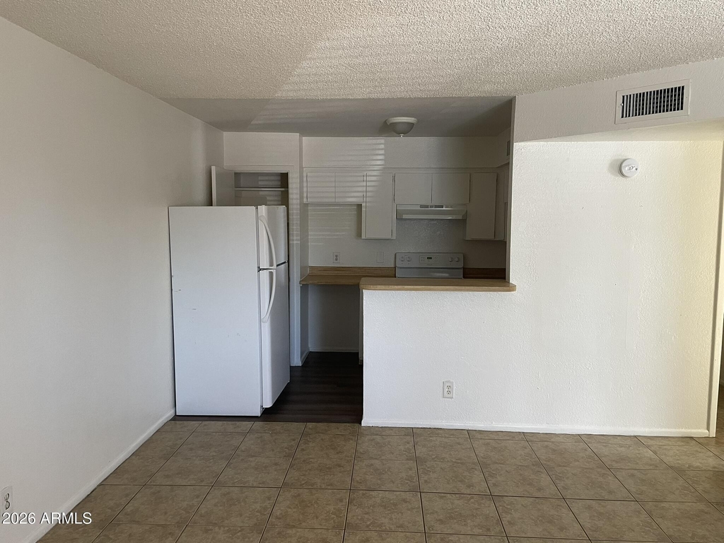 461 W 16th Avenue - Photo 2