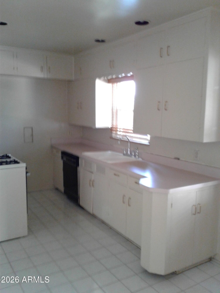550 W Cambridge Avenue - Photo 9