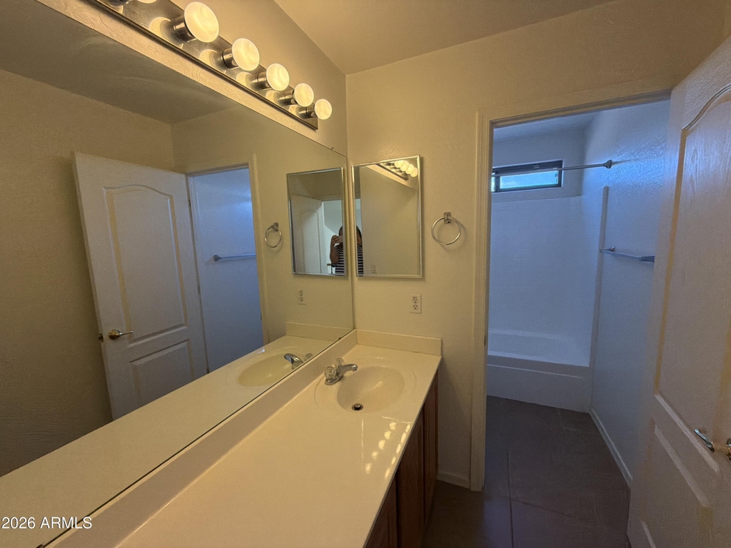 24763 W Jones Avenue - Photo 12