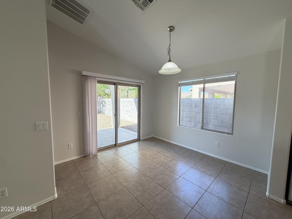 13925 W Mauna Loa Lane - Photo 5