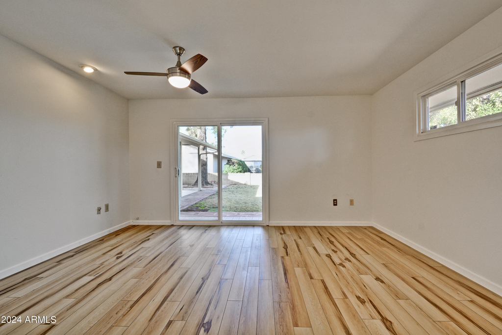 10933 W Tropicana Circle - Photo 21