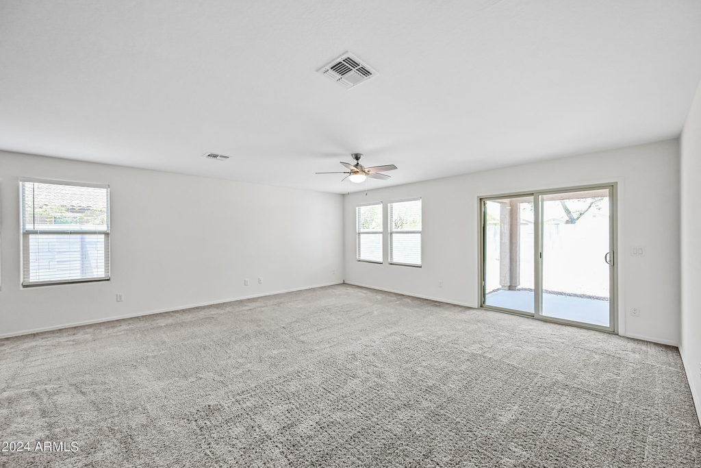 25568 W Euclid Avenue - Photo 3