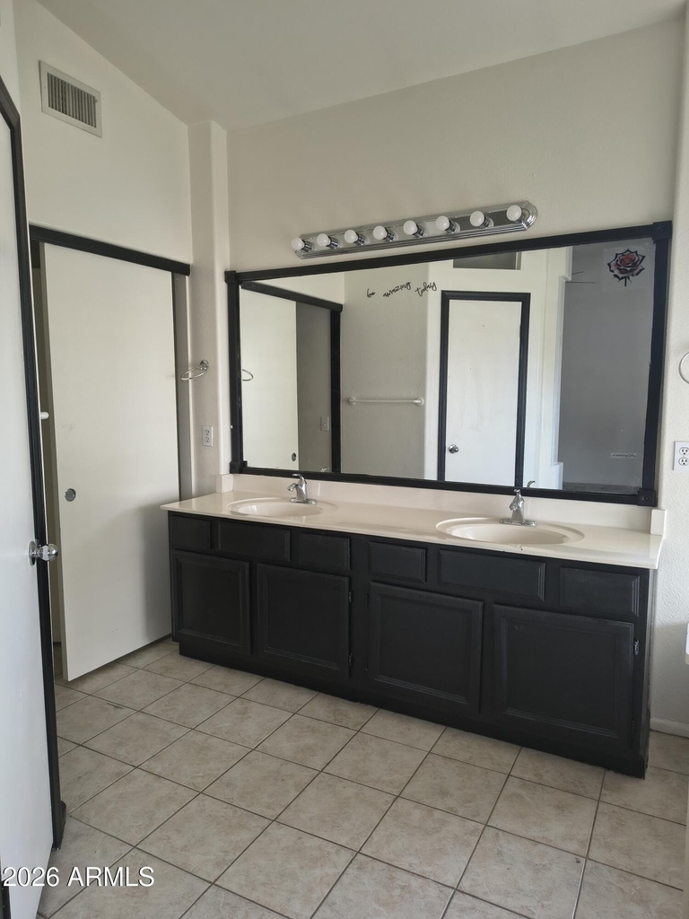 1161 W Elgin Street - Photo 16