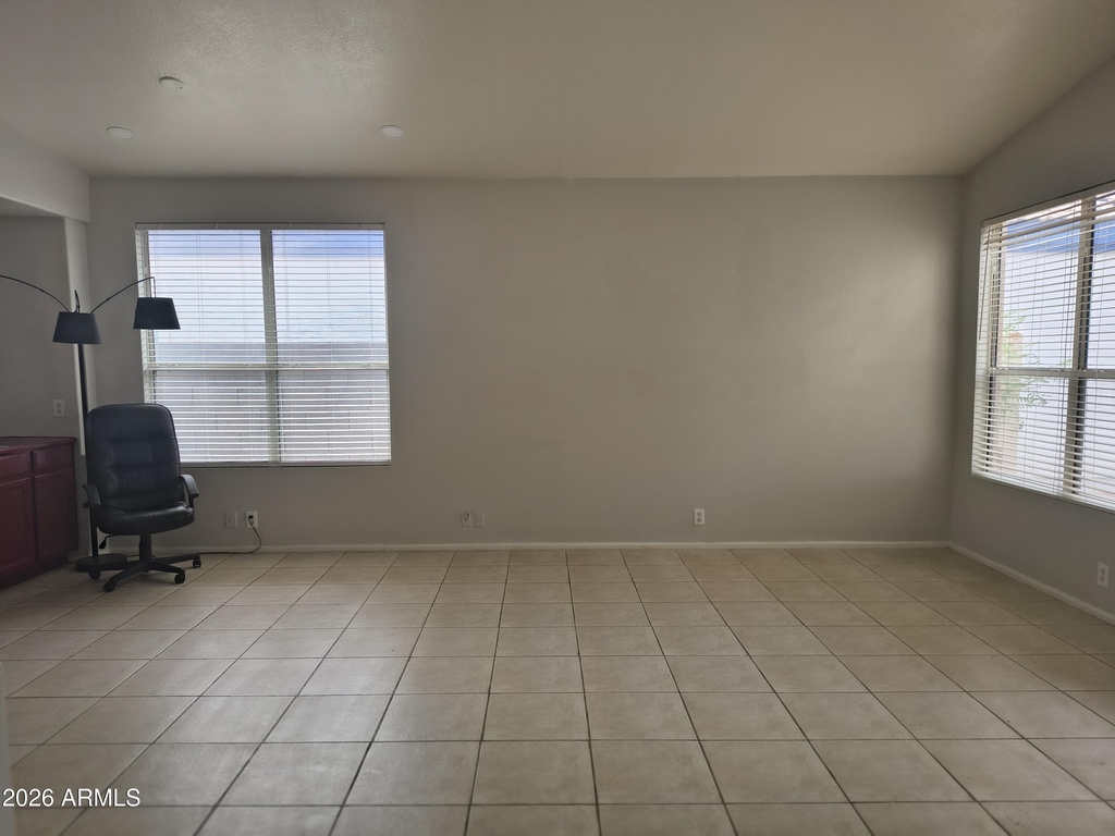 1161 W Elgin Street - Photo 3