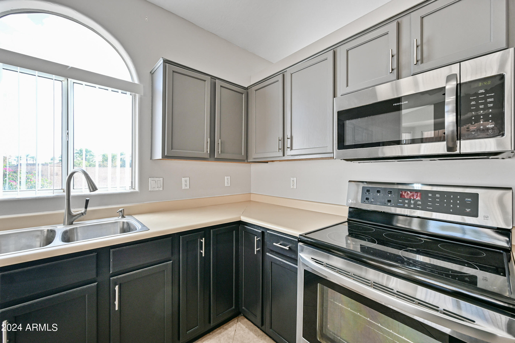 2463 N 138th Avenue - Photo 9