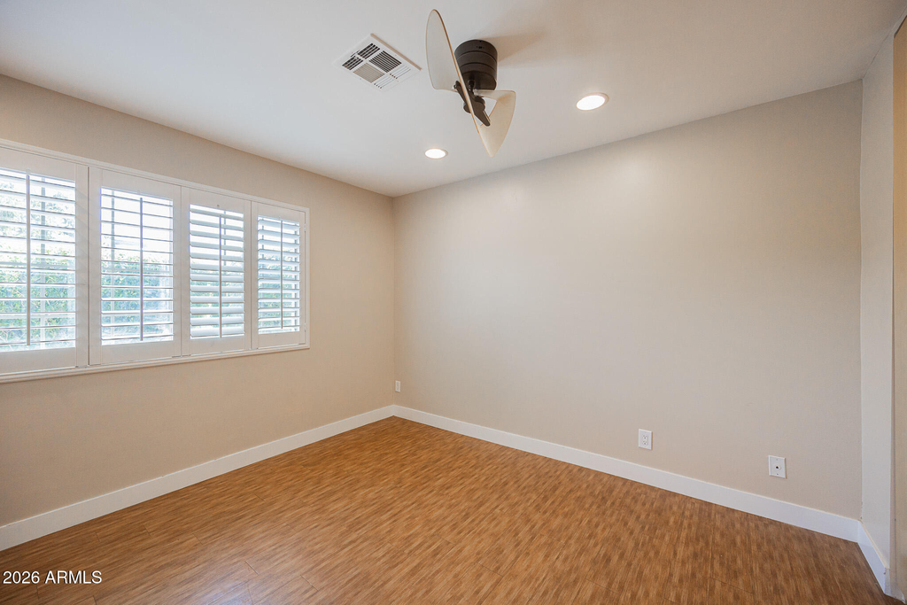 1850 E Maryland Avenue - Photo 11