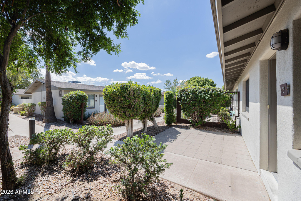 1850 E Maryland Avenue - Photo 2
