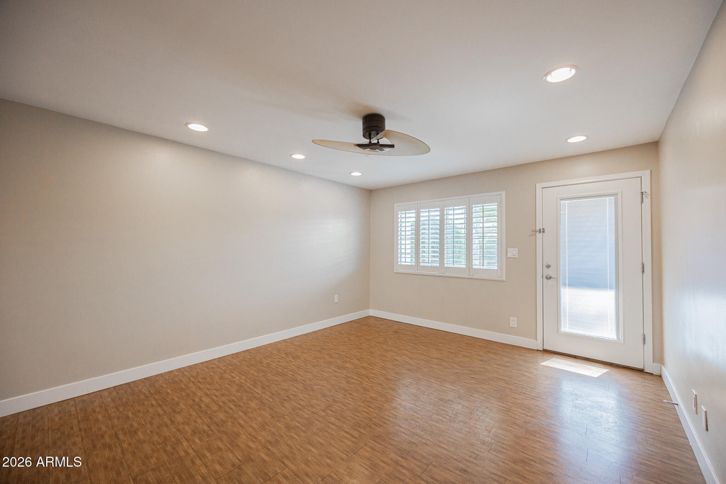 1850 E Maryland Avenue - Photo 6