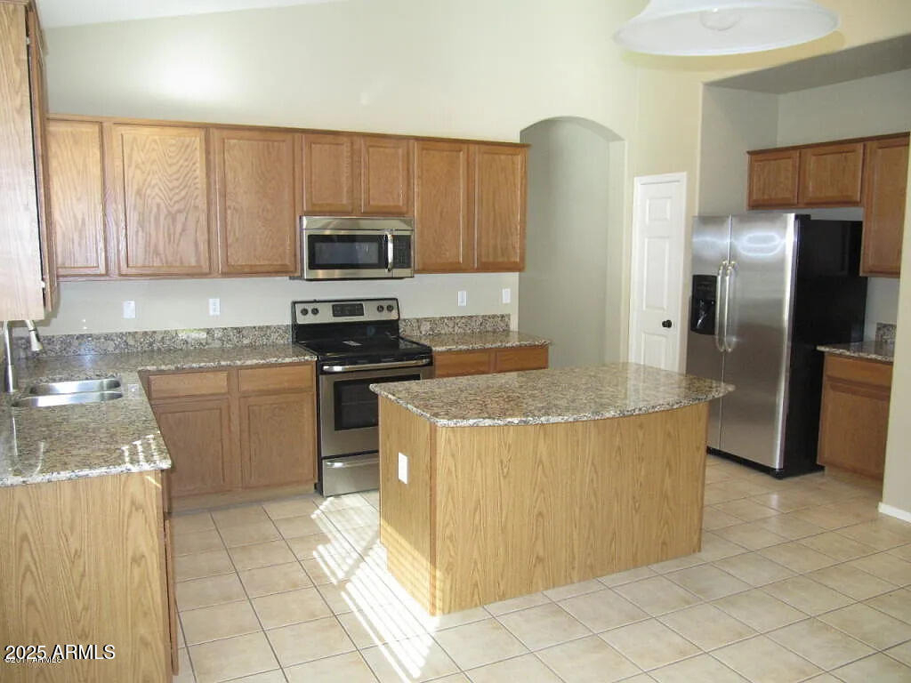 833 E Maddison Street - Photo 3