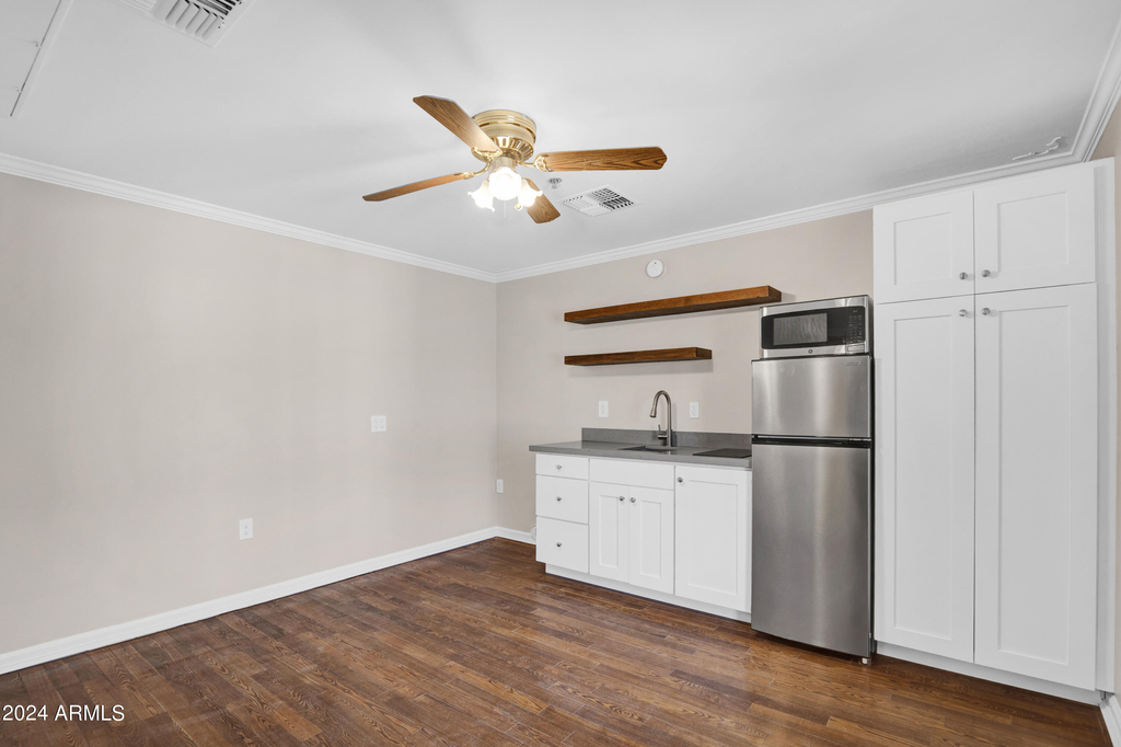 5753 W Glendale Avenue - Photo 3