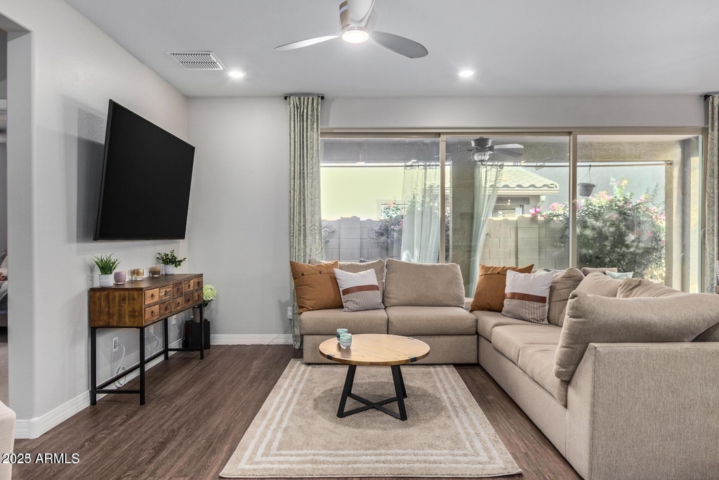 16611 W Sierra Street - Photo 2