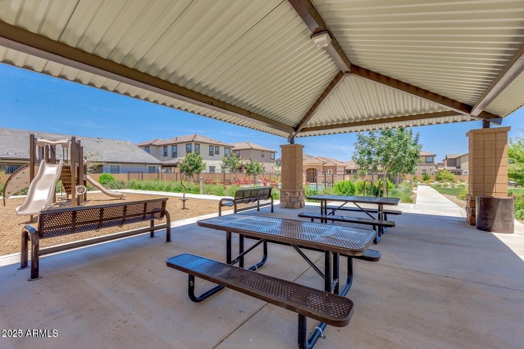 16611 W Sierra Street - Photo 32