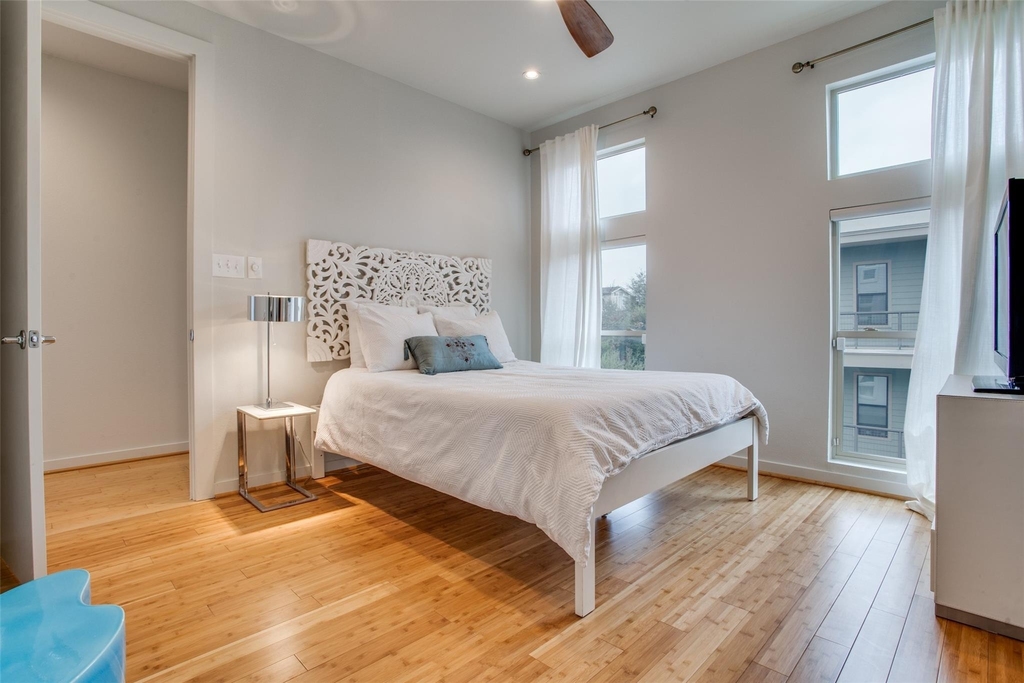 4010 Gilbert Avenue - Photo 7