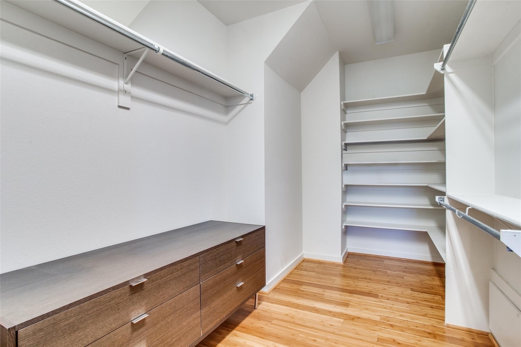 4010 Gilbert Avenue - Photo 10