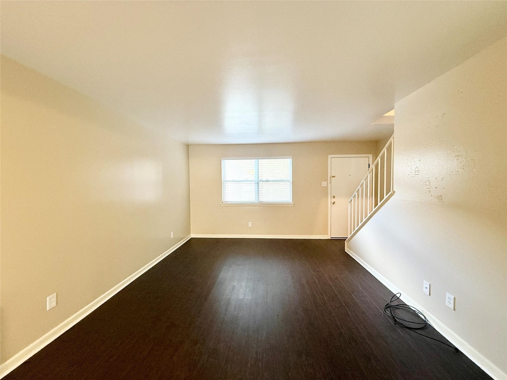 10450 E Northwest Highway - Photo 3