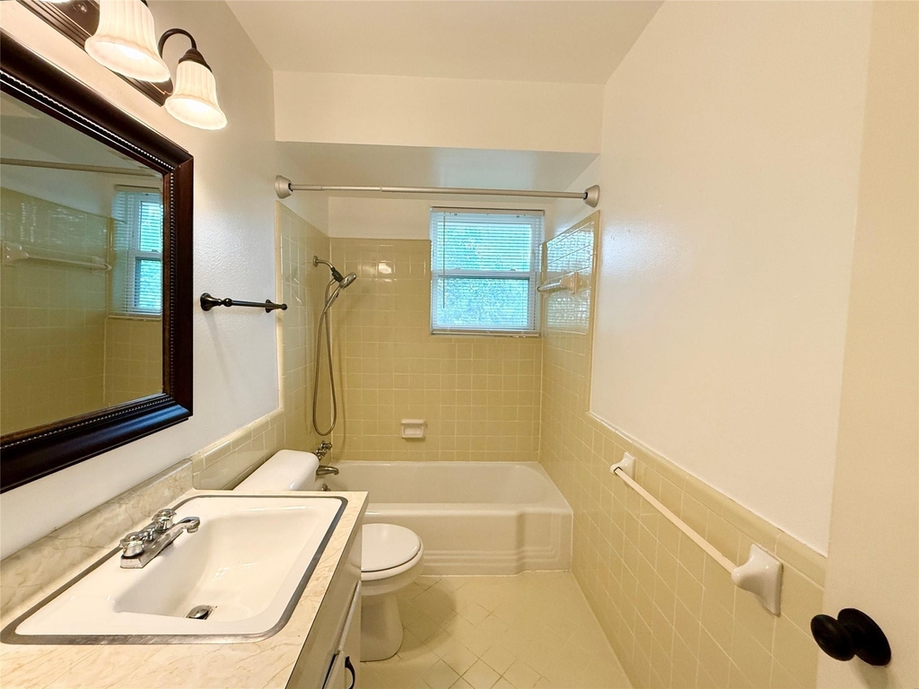 10450 E Northwest Highway - Photo 7