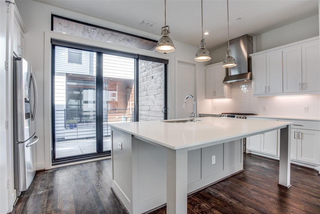 2215 Moser Avenue - Photo 3