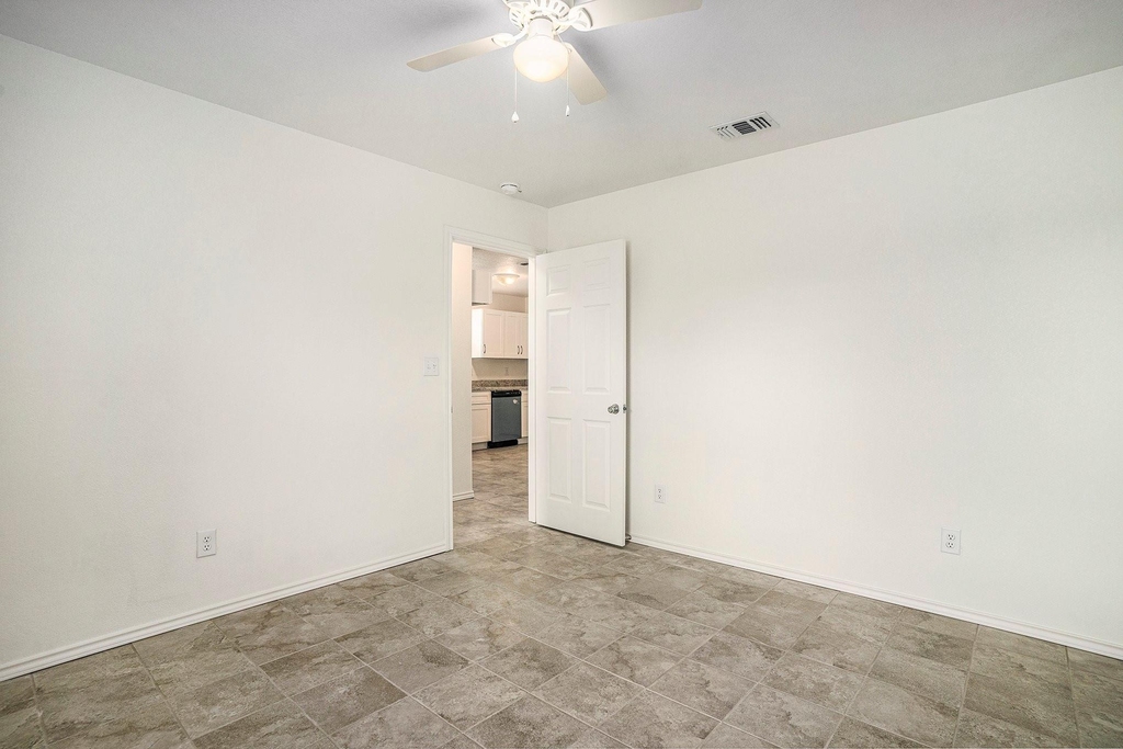 405 Whitney Court - Photo 10