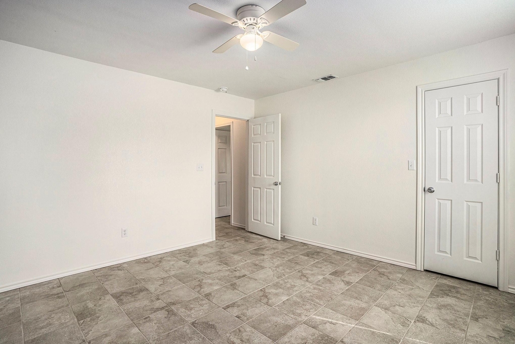 405 Whitney Court - Photo 12