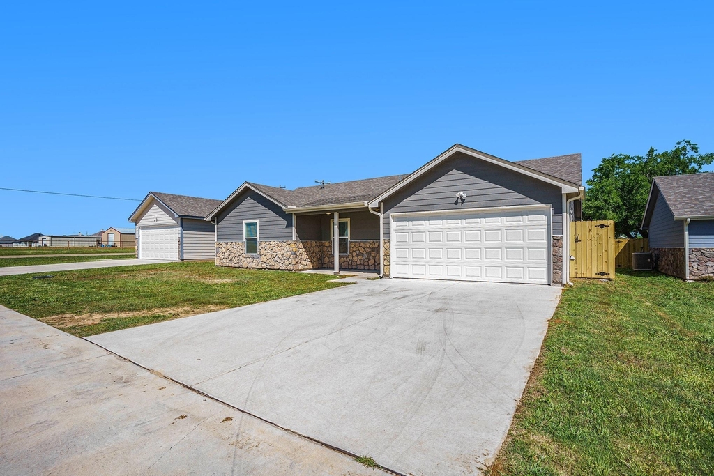 405 Whitney Court - Photo 1