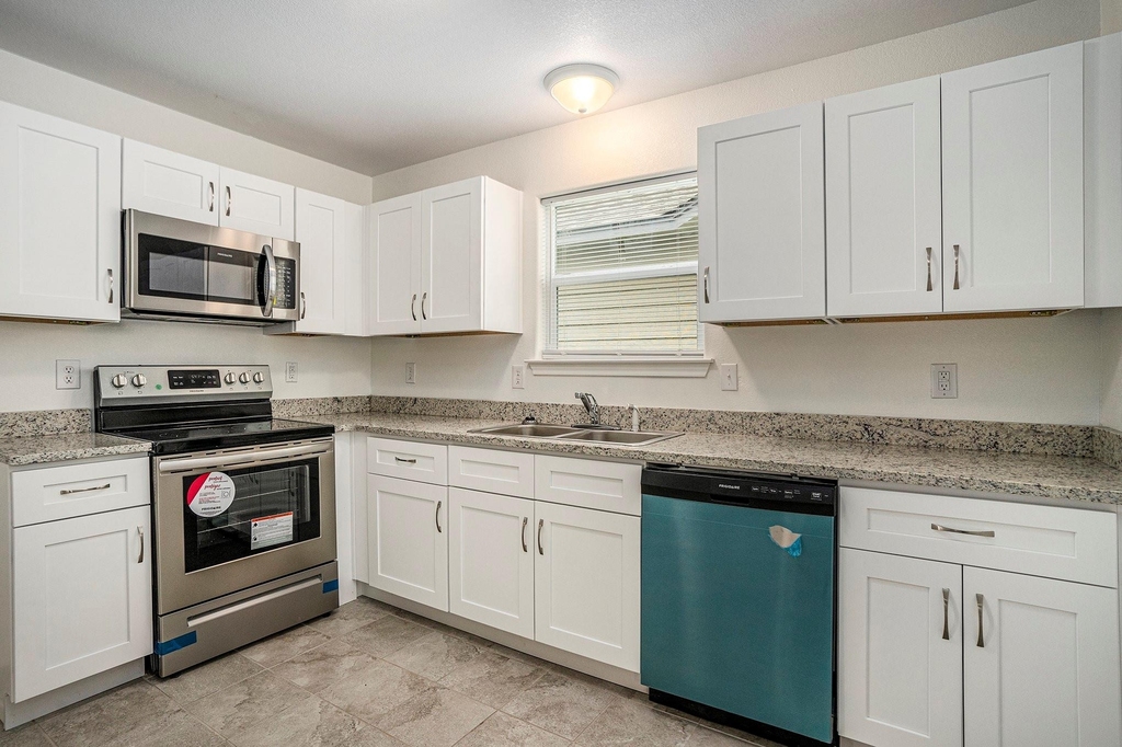 405 Whitney Court - Photo 8