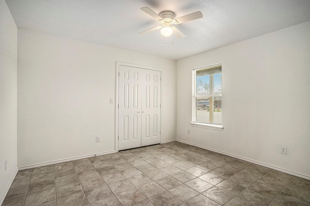 405 Whitney Court - Photo 9