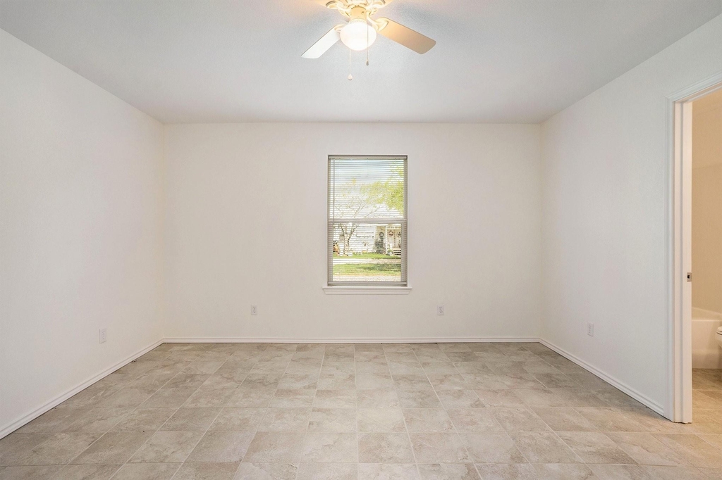 405 Whitney Court - Photo 16