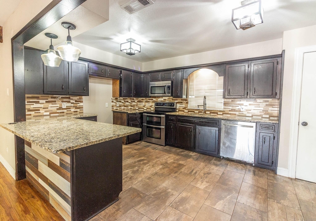 115 E Allen Street - Photo 1