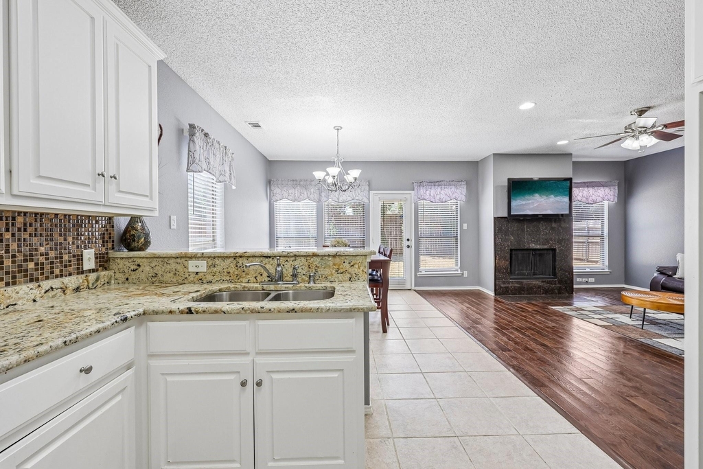 1910 Bentwood Court - Photo 12