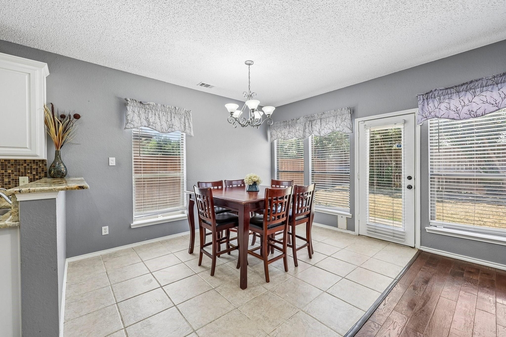 1910 Bentwood Court - Photo 9