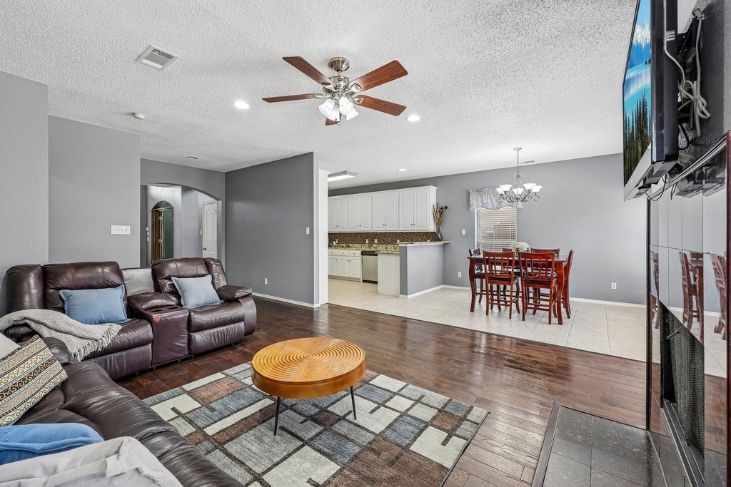 1910 Bentwood Court - Photo 8