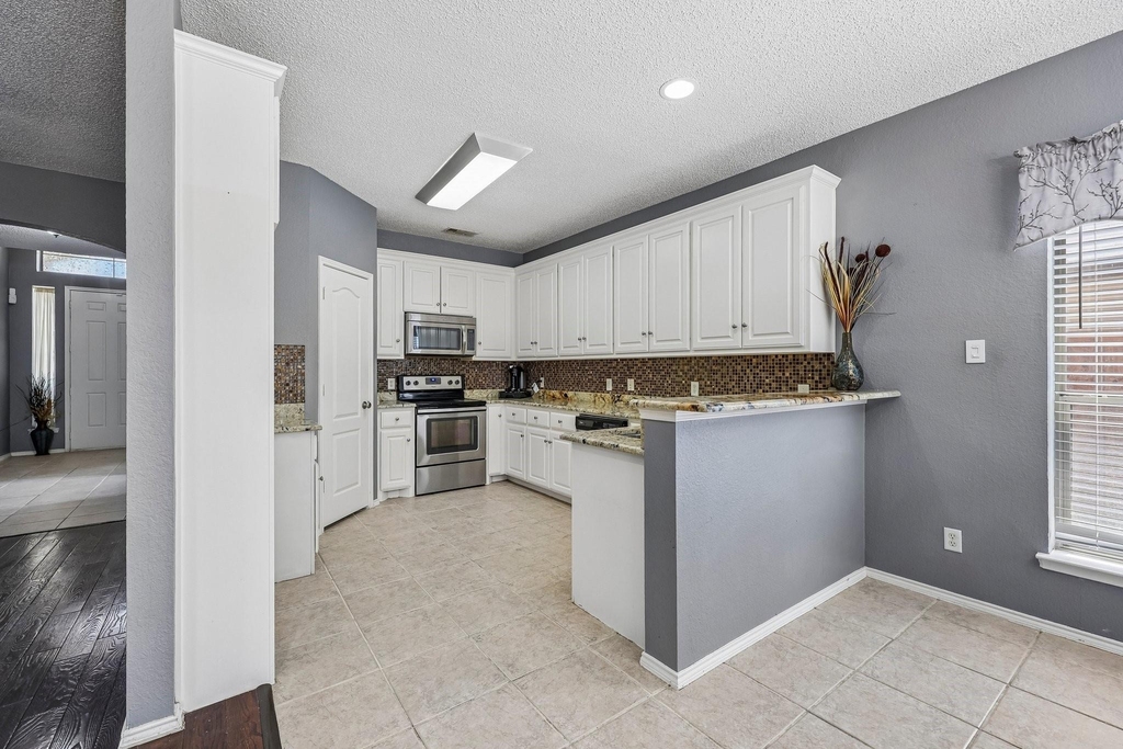 1910 Bentwood Court - Photo 11