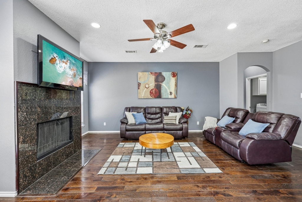 1910 Bentwood Court - Photo 7